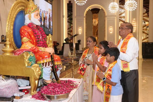 Community members gathered for the ceremonial aarti, photo 8, 17 October 2026