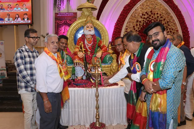 Community members gathered for the ceremonial aarti, photo 52, 17 October 2026