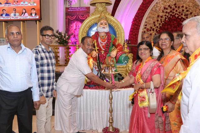 Community members gathered for the ceremonial aarti, photo 53, 17 October 2026