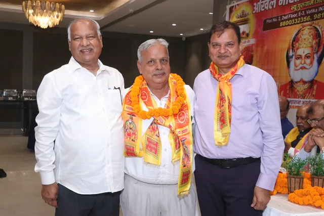 Guests and members greeting one another at the gathering, photo 19, Shapath Grahan, 4 July 2026